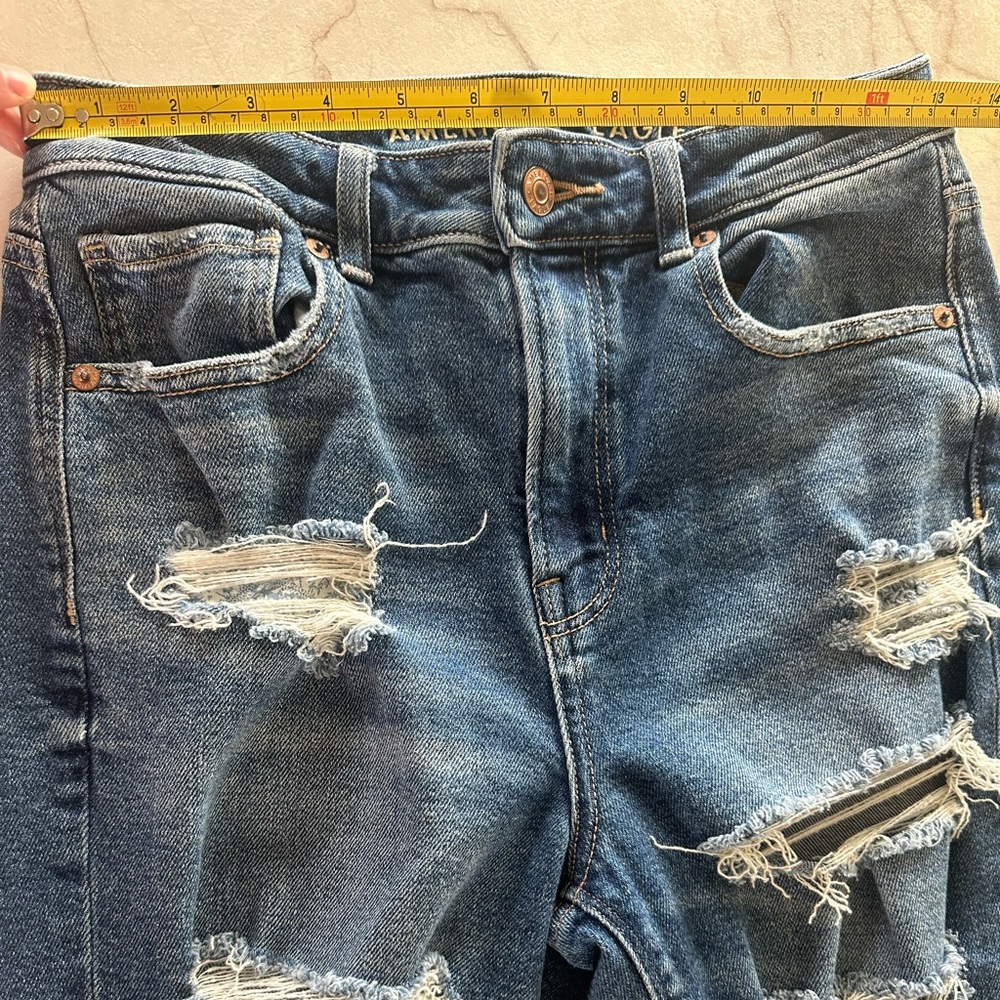 American Eagle Distressed Mom Jeans size 2 - Picture 10 of 14